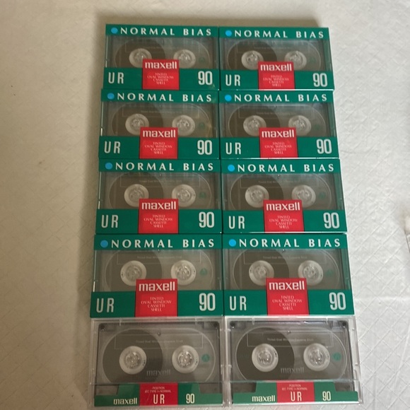 NWOT Lot of 10 VTG Maxell Blank Audio Cassette Tapes UR-90 Normal Bias - Picture 1 of 11